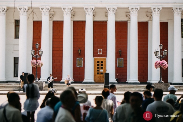 По Одессе прошел Мегамарш в вышиванках: как это было. Фоторепортаж