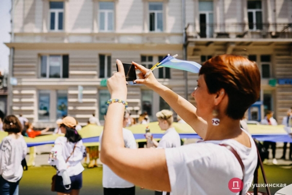 По Одессе прошел Мегамарш в вышиванках: как это было. Фоторепортаж