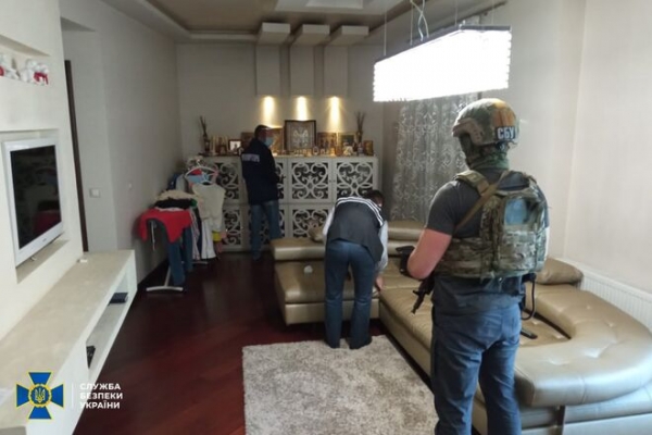 
Брендовые вещи под видом плитки: СБУ задержала груз "контрабандиста из списка СНБО"
