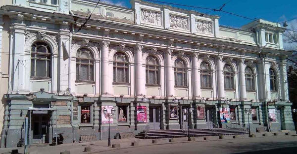 В Украинском театре хотят поднять цены на билеты и не пускать непривитых зрителей 