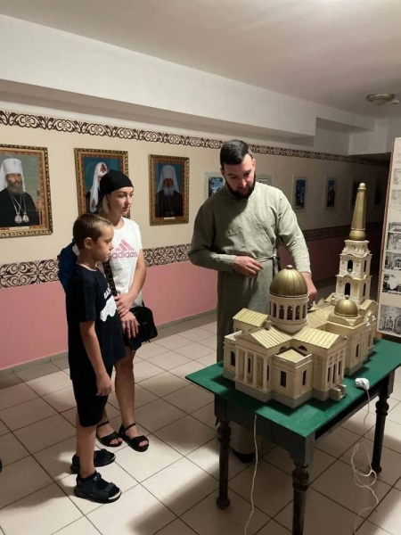 «Подари мечту»: одесские священники исполняют желания детей вместо Деда Мороза 