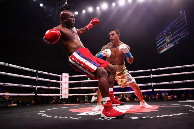 Холіфілд — Белфорт: відео нокауту в бою легенд боксу та UFC