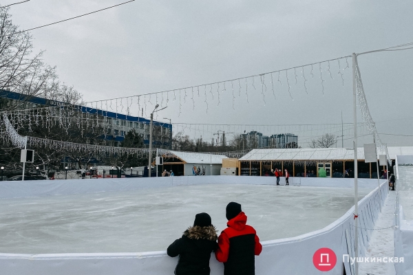 На Таирова открыли городской каток: цена, адрес и время работы. Фото