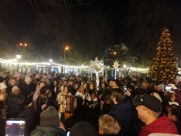 В Одессе провели рождественский парад трамваев: к ним присоединились и электробусы