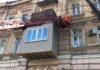 Коммунальщики разобрали «курятник» на доме-памятнике на Маразлиевской