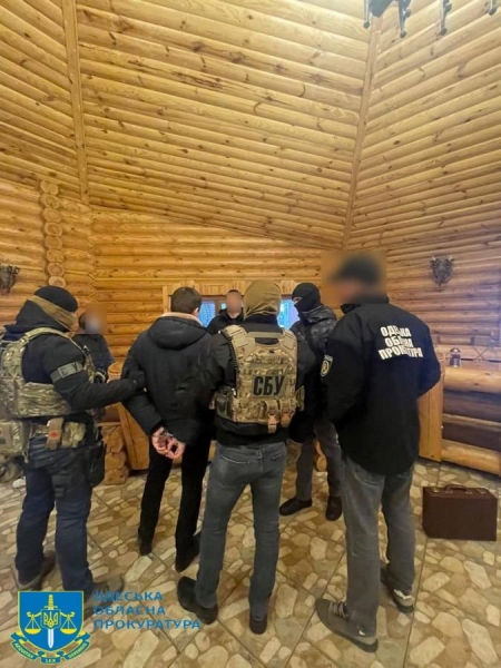 Одесский защитник потребителей собирал взятки за провоз продуктов питания в страну