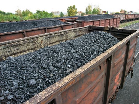 Торгова війна почалася: Казахстан заблокував транзит тисяч вагонів із російським вугіллям