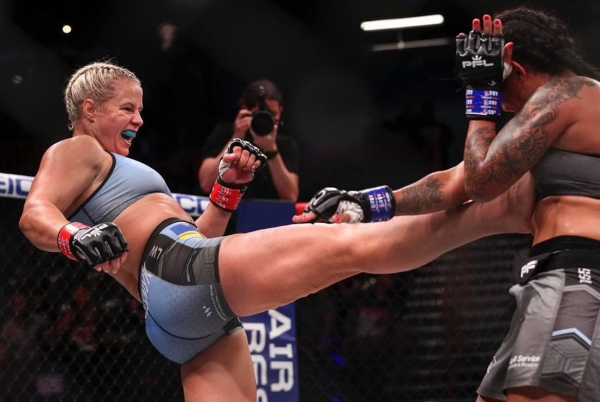 ММА: одесситка победила в США соперницу с опытом выступлений в UFC