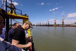 Осмотрел порты и пообщался с переселенцами: Премьер-министр Украины Денис Шмыгаль побывал в Одесской области