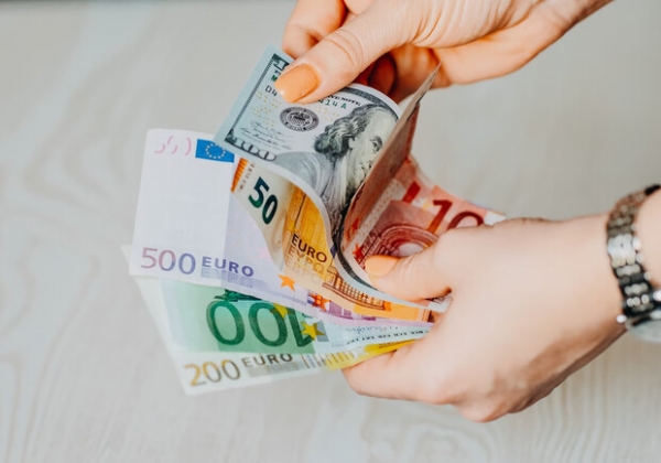 Курс валют в Украине 19 сентября 2022: сколько стоит доллар и евро