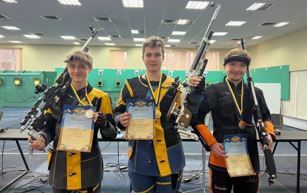 Кульова стрільба. Юні одеські спортсмени завоювали 4 золоті медалі на чемпіонаті України