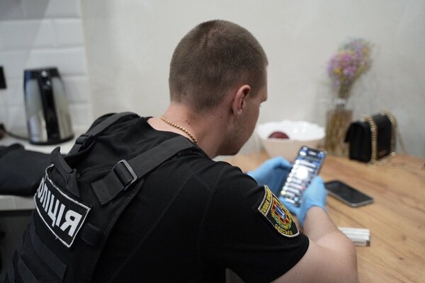 В Одессе задержали 23-летнюю девушку, которая вербовала женщин для проституции в Литве