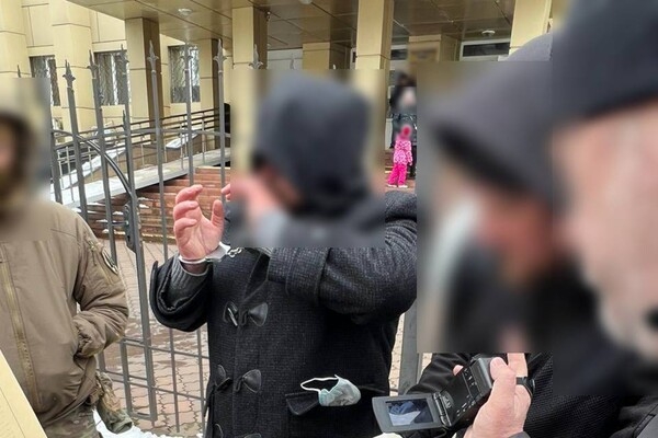 В Одессе помощник судьи за взятку "сливал" информацию о запланированных обысках