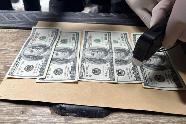 В Одессе помощник судьи за взятку "сливал" информацию о запланированных обысках