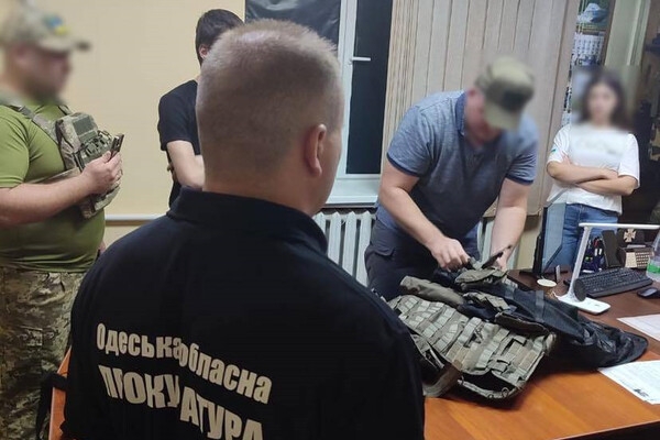 Начальник и инспектор отдела погранслужбы в Одесской области брали взятки при осмотре суден