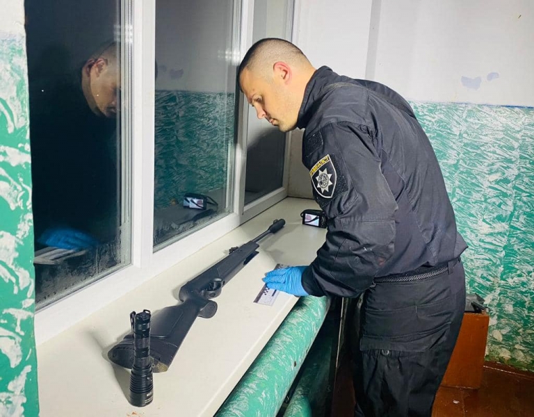 Вбивство школяра на Прикарпатті: поліція затримала вчителя, на уроці якого сталася трагедія (фото)