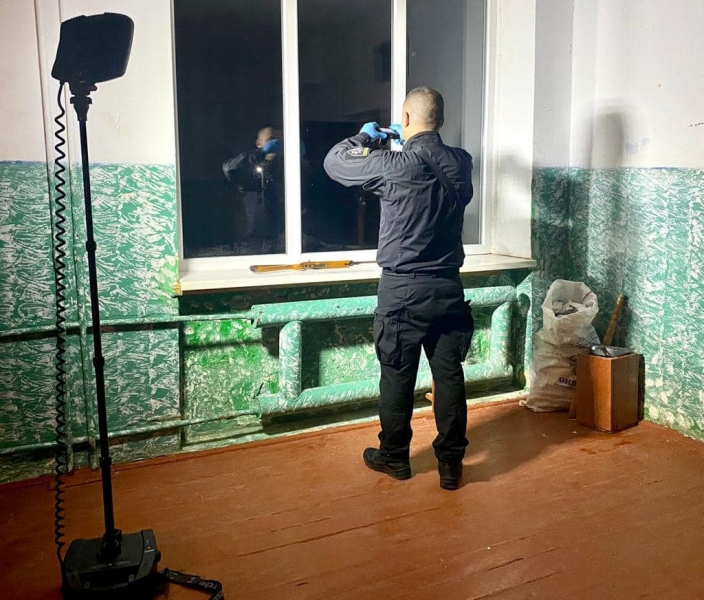Вбивство школяра на Прикарпатті: поліція затримала вчителя, на уроці якого сталася трагедія (фото)