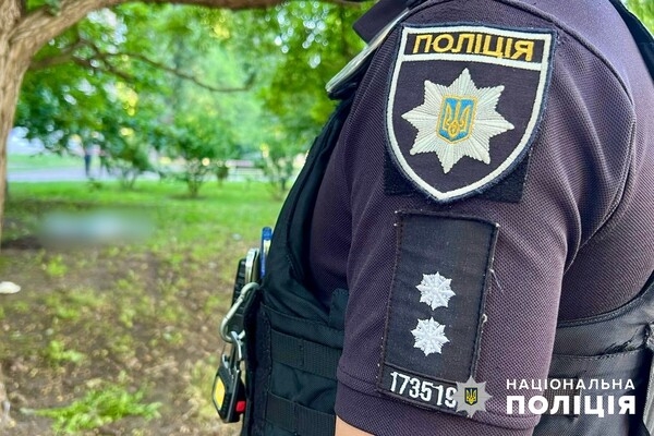 В Одессе в парке обнаружили тело мужчины рядом с обломками гранаты