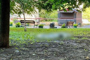 В Одессе в парке обнаружили тело мужчины рядом с обломками гранаты