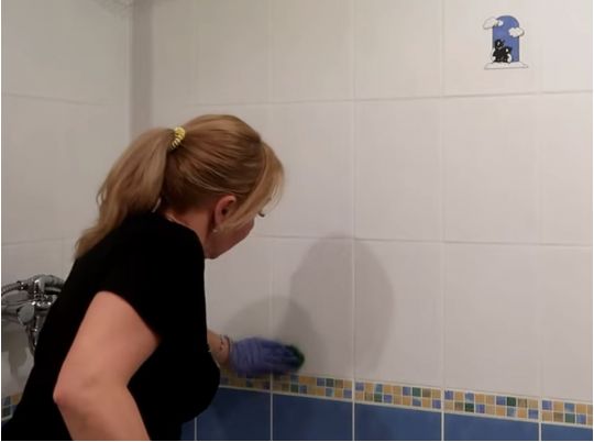 Відмиє все — від кухні до ванної: рецепт «універсального очищувача» від блогерки Олени