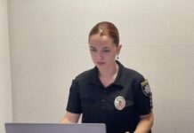 Пытался утопить собаку: одесситу сообщили о подозрении