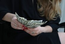 Курс валют в Украине 10 августа 2025 года: сколько стоит доллар и евро