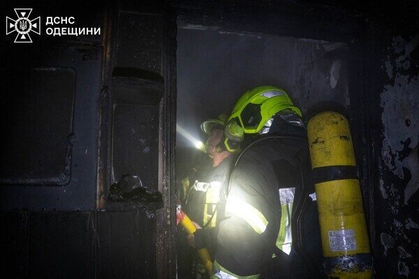В Одессе горел жилой дом: погиб человек В Одессе горел жилой дом: погиб человек