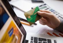 Украинцам могут заблокировать карты: какую сумму теперь контролируют банки