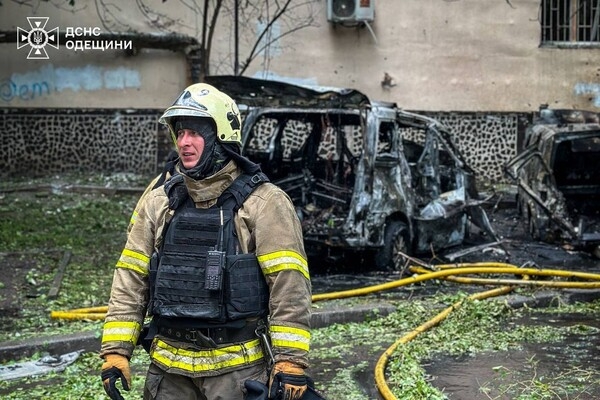 РФ атаковала Одессу дронами: обломки БпЛА упали на дом, пострадали люди (обновлено) РФ атаковала Одессу дронами: обломки БпЛА упали на дом, пострадали люди (обновлено)